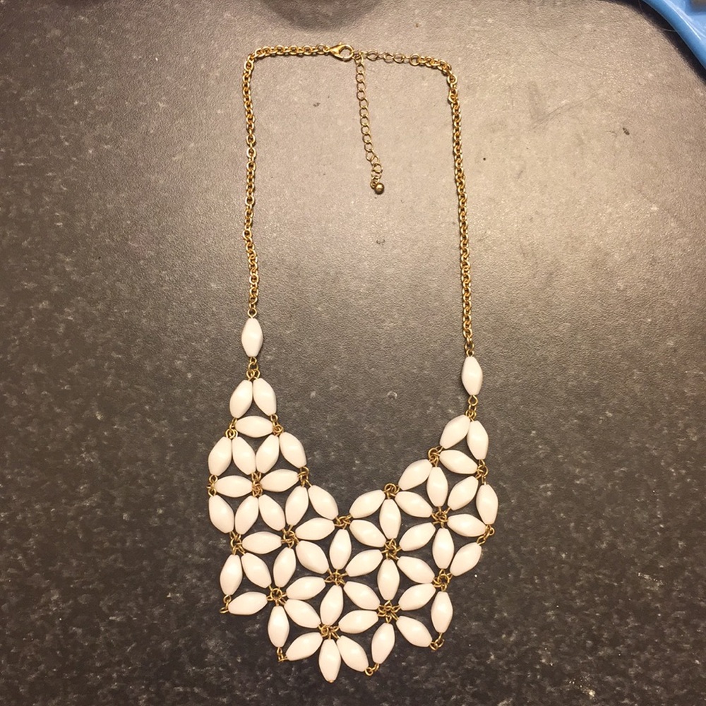 Chunky white necklace